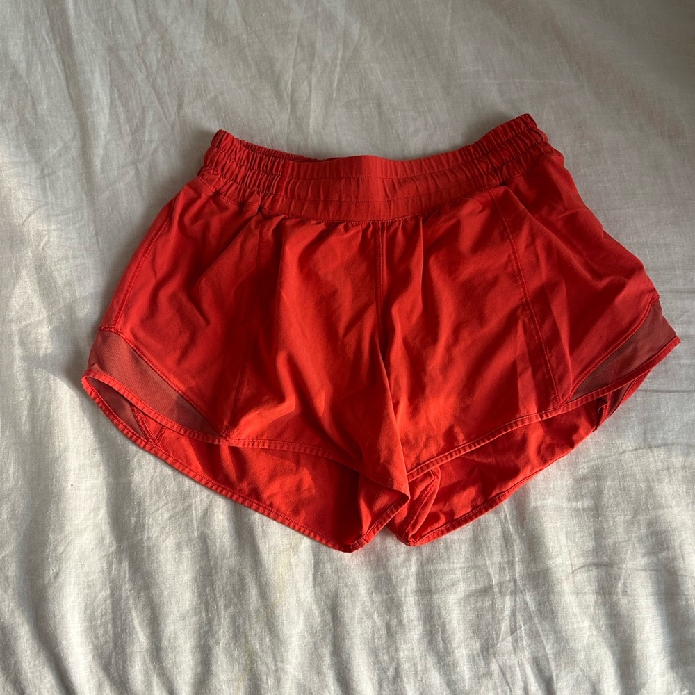 Lululemon Hotty Hot 4” shorts